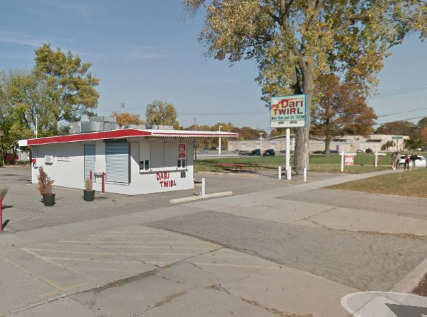 Dairy Freezzz Madison Heights (Dari Twirl) - As Dari Twirl (newer photo)